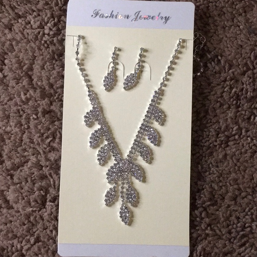 Fashion Jewelry Silver Prom Necklace And Earring Set New 10$